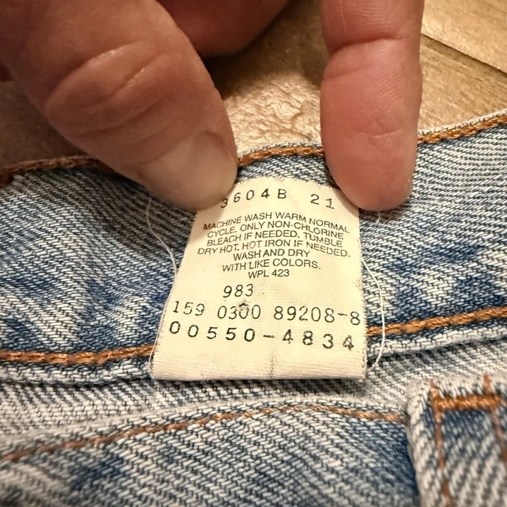 Vintage Levi's 550 Relaxed Light Wash Denim Jeans 34x32 Mexico Perfectly Worn